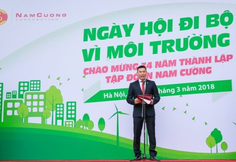 Ông Trần Văn Nghĩa – Tổng Giám đốc Tập đoàn phát biểu tại “Ngày hội đi bộ vì môi trường” và gây quỹ từ thiện “Quỹ trái tim nhân hậu”.